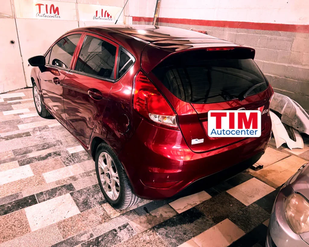 Ford Fiesta rojo – pulido